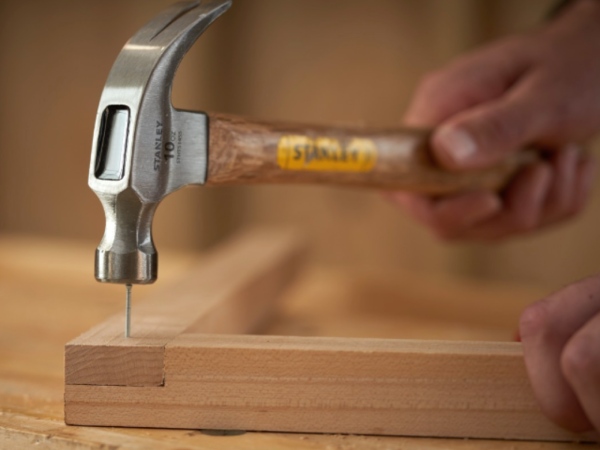 Chiêm bao thấy cái búa cảnh báo nguy hiểm cận kề?