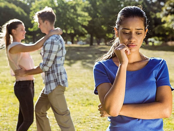 Ngủ mơ thấy người yêu phản bội là điềm gì, đen hay đỏ?