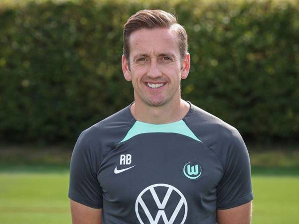 Tin Liverpool: Chia tay HLV phụ trách bóng chết Aaron Briggs